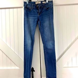 Hollister medium wash super skinny size 1 short